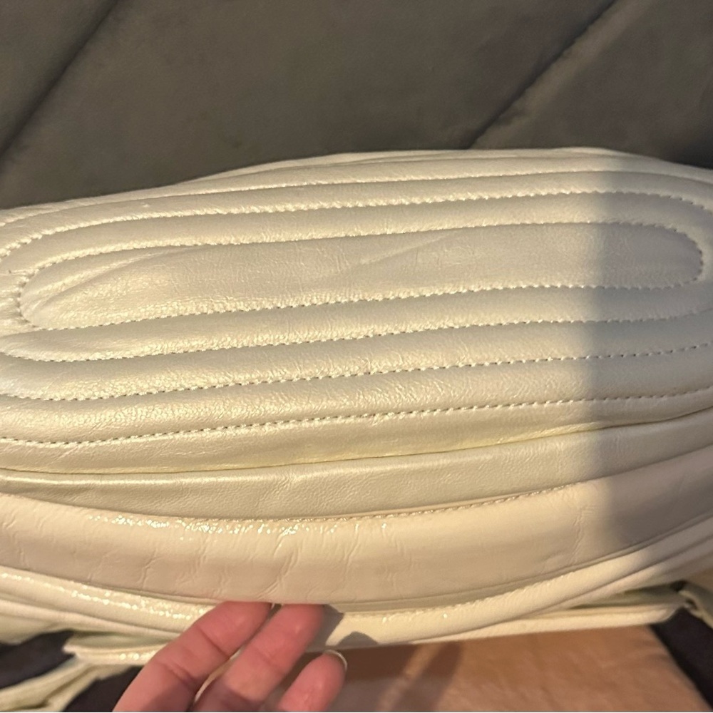 Rare Mimco leather pearl white bag a must see very elegant! - Picture 9 of 11